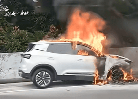 Viral Insiden Chery Tiggo Cross CSH Terbakar di Tol: Apa Penyebabnya?