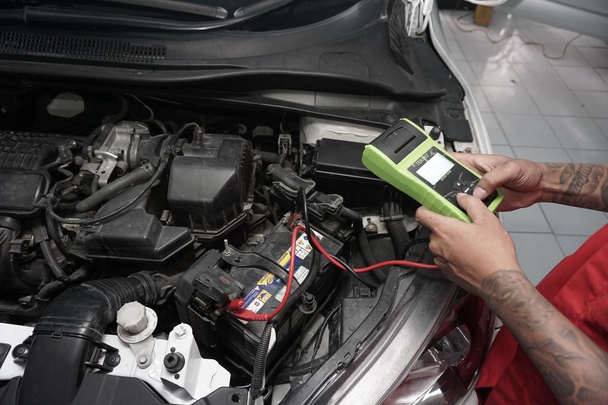 Jangan Tunggu Mogok! Simak Tips Aki Mobil Tetap Awet Hingga 3 Tahun