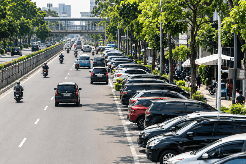 Mobil Sering Parkir di Pinggir Jalan? Ini Risiko pada Permukaan Cat